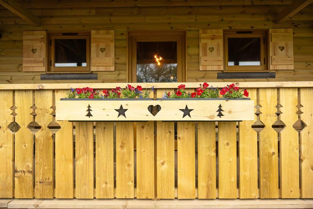 Luxury Log Cabin With A Hot Tub Stone  Ngoại thất bức ảnh