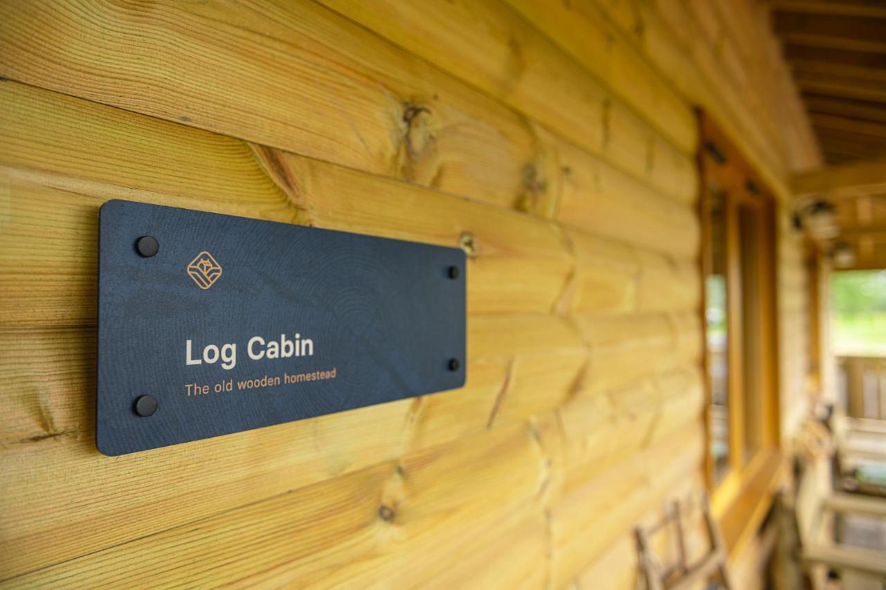 Luxury Log Cabin With A Hot Tub Stone  Ngoại thất bức ảnh