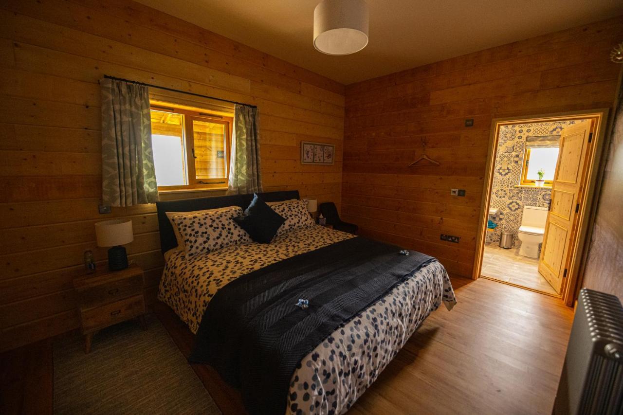 Luxury Log Cabin With A Hot Tub Stone  Ngoại thất bức ảnh