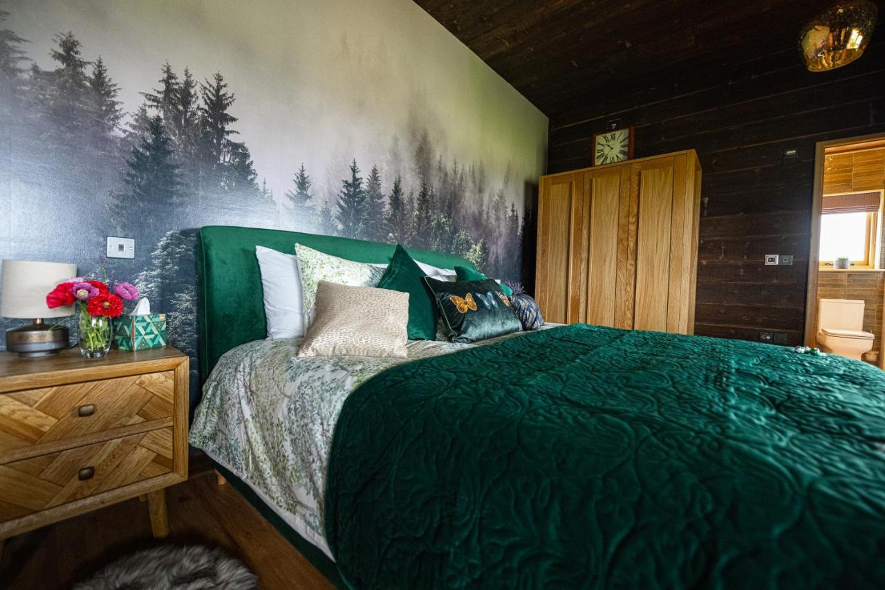 Luxury Log Cabin With A Hot Tub Stone  Ngoại thất bức ảnh