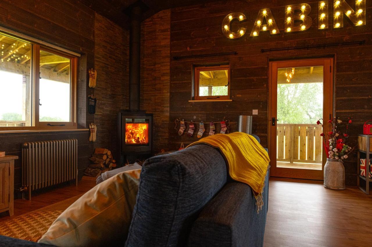 Luxury Log Cabin With A Hot Tub Stone  Ngoại thất bức ảnh