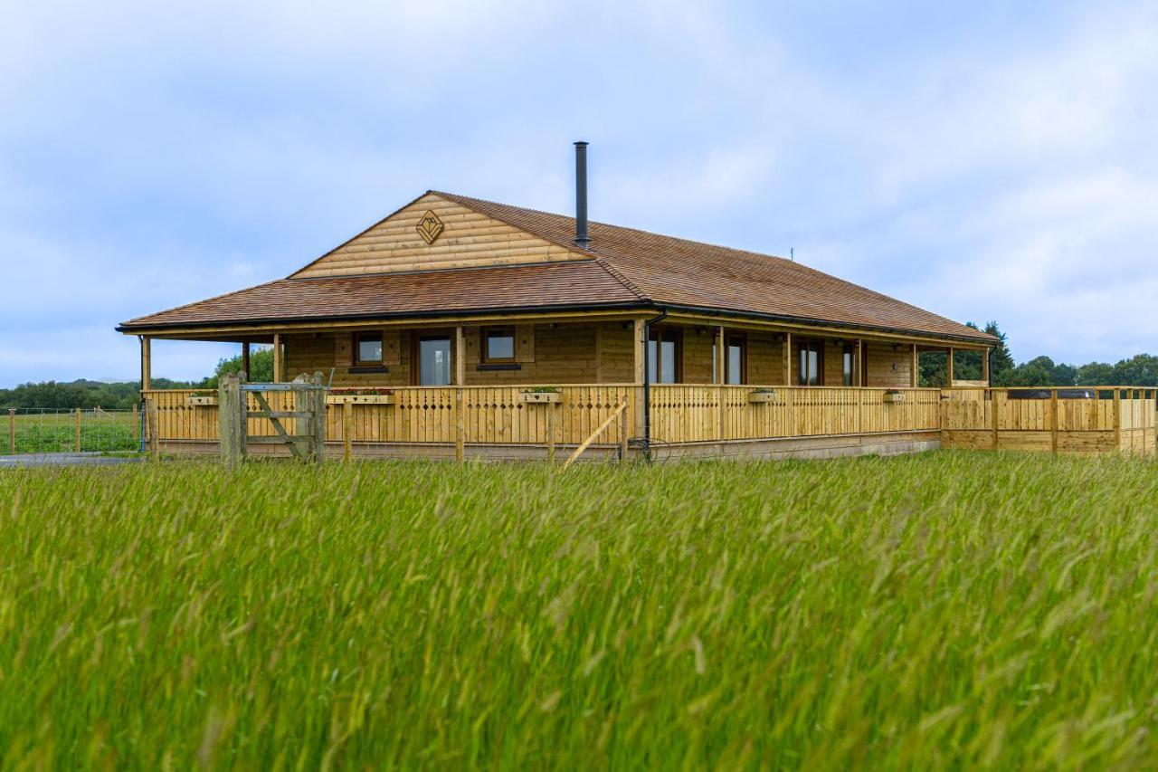 Luxury Log Cabin With A Hot Tub Stone  Ngoại thất bức ảnh