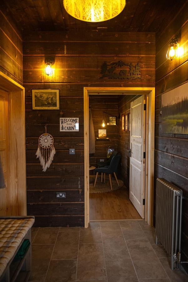 Luxury Log Cabin With A Hot Tub Stone  Ngoại thất bức ảnh