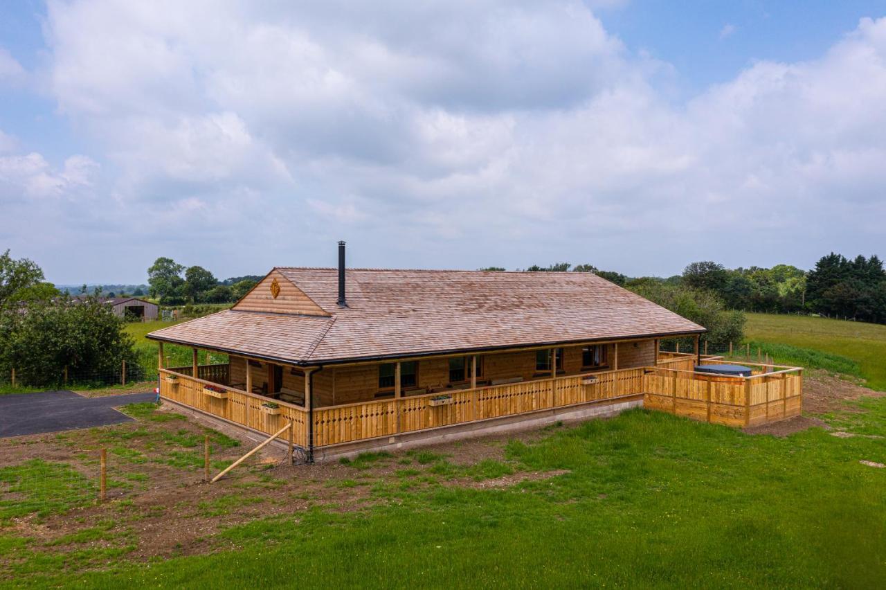 Luxury Log Cabin With A Hot Tub Stone  Ngoại thất bức ảnh